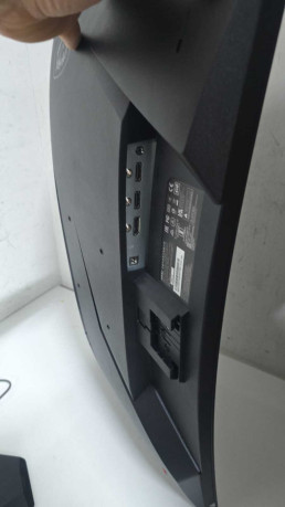 MSI MAG 274CXF 27