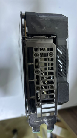 ASUS TUF Gaming RadeonTUF-RX9070-O16G-GAMI(OUTLET)