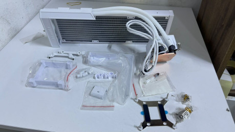 Lian Li Hydro-Shift LCD 360 Beyaz FANSIZ S(OUTLET)