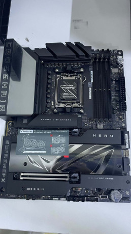 ASUS ROG CROSSHAIR X870E HERO AMD AM5 DDR5(OUTLET)