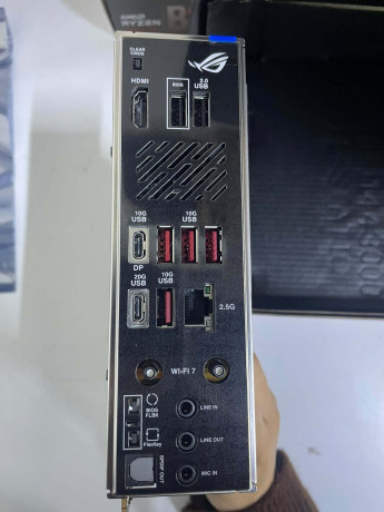 ASUS ROG STRIX B850-I GAMING WIFI AMD ANAK(OUTLET)